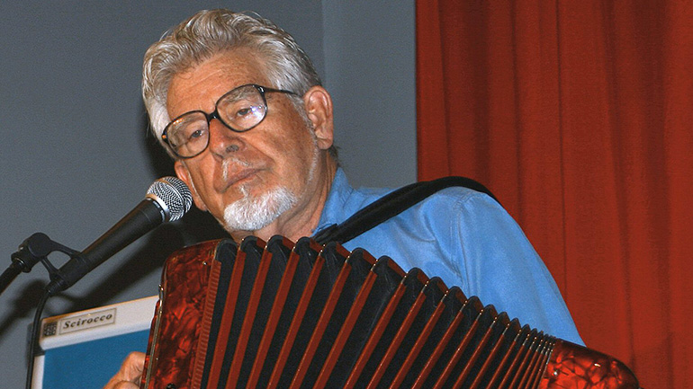 Απεβίωσε ο παρουσιαστής Ρολφ Χάρις του BBC, που είχε καταδικαστεί για σεξουαλική κακοποίηση ανηλίκων